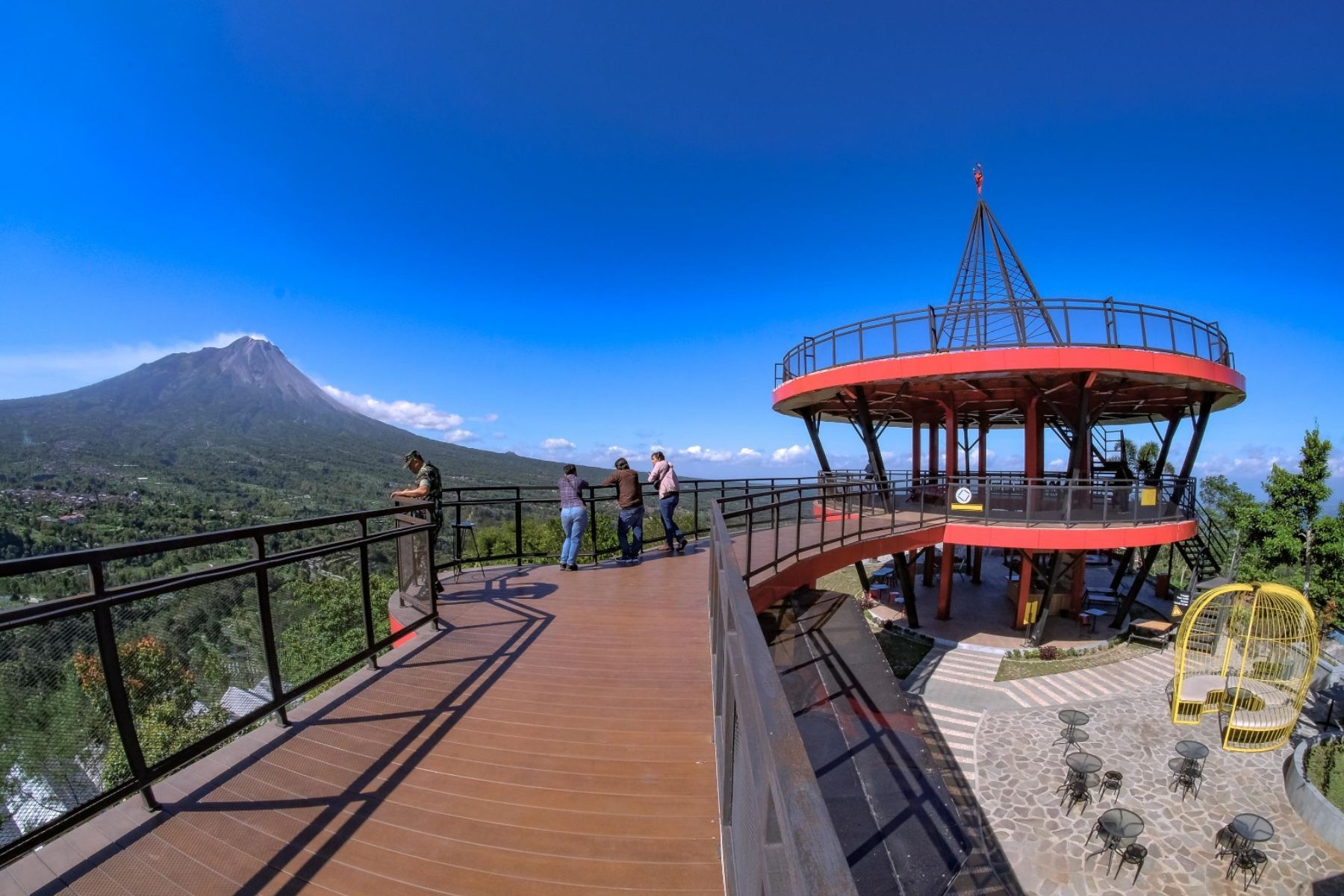 Ketep Pass di Magelang <b>(Dinas Pariwisata, Kepemudaan dan Olahraga Kabupaten Magelang)</b>
