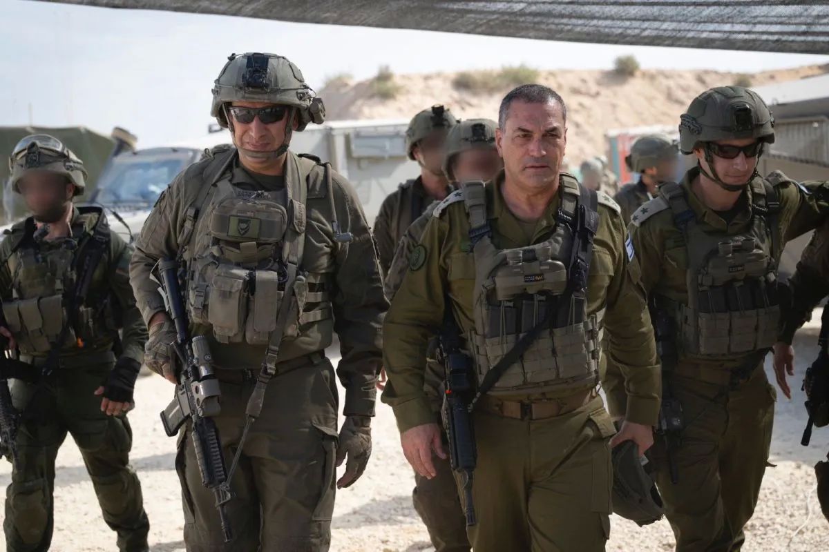 Kepala Militer Israel Eyal Zamir (kedua dari kanan). (ANTARA/Xinhua) <b>(Antara)</b>
