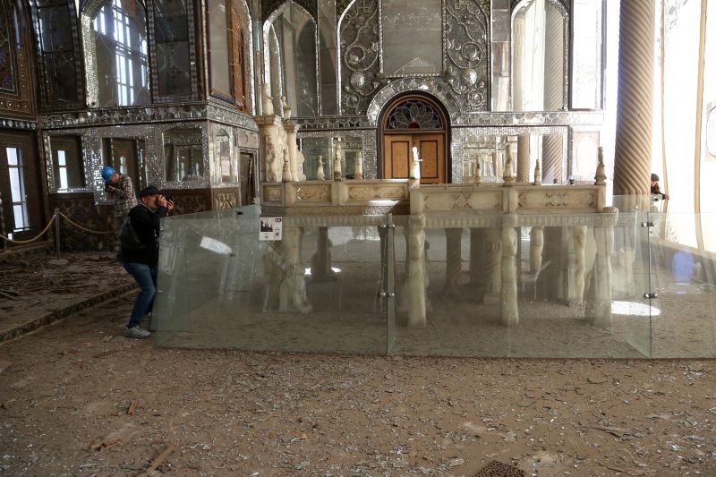 Foto yang diabadikan pada 3 Maret 2026 ini menunjukkan kondisi Istana Golestan yang rusak di Teheran, Iran. (Xinhua)Foto dokumentasi yang diabadikan pada 12 Desember 2022 ini menunjukkan bagian dalam Istana Golestan di Teheran, Iran. (Xinhua/Shadati) <b>(Antara)</b>