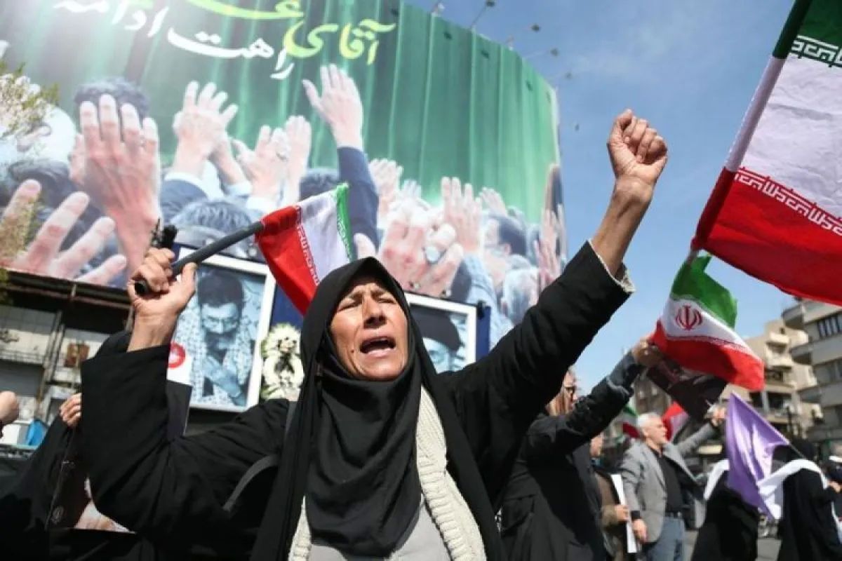 Warga berdemonstrasi menentang serangan militer AS dan Israel terhadap Iran di Teheran, Iran, pada 4 Maret 2026 (ANTARA/Xinhua/Shadati) <b>(Antara)</b>