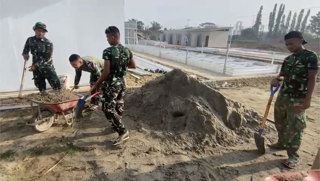 Pembangunan hunian sementara (huntara) dan hunian tetap (huntap) bagi masyarakat terdampak banjir di Kabupaten Aceh Tamiang. <b>(Antara)</b>
