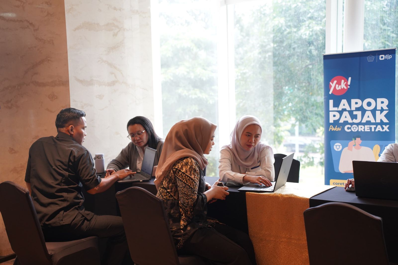 Kantor Wilayah DJP Jakarta Pusat membuka layanan pendampingan pengisian Surat Pemberitahuan (SPT) Tahunan Pajak Penghasilan (PPh) Orang Pribadi melalui kegiatan &ldquo;Kampanye Simpatik Ngabuburit Spectaxcular Pojok Pajak Pelaporan SPT Tahunan PPh Orang Pr <b>(Istimewa)</b>
