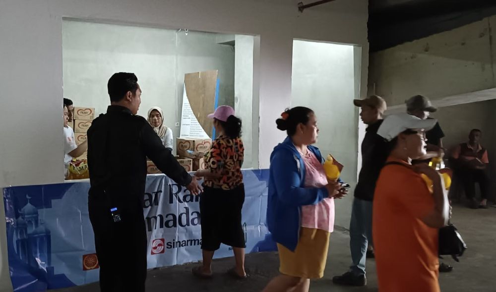 Kegiatan bazar minyak goreng murah disambut antusias warga. (Foto: Toga Ibnu Pratama/Adiantoro/NTV)