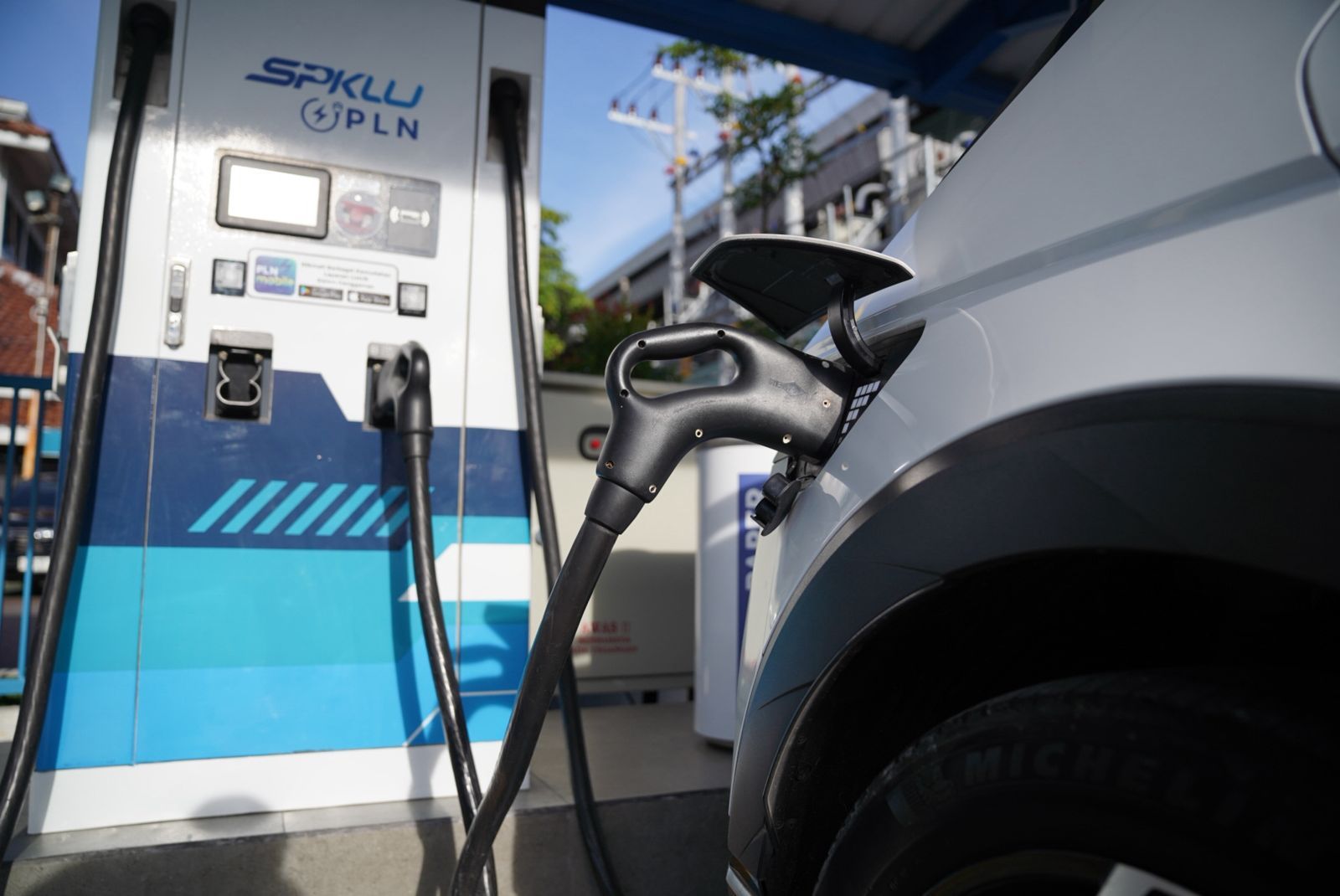 PT PLN (Persero) memastikan kesiapan infrastruktur pengisian kendaraan listrik di jalur mudik Jawa hingga Bali menjelang Ramadan dan Idul Fitri 2026.  <b>(Istimewa)</b>