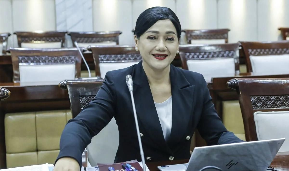 Friderica Widyasari Dewi terpilih menjadi Ketua Dewan Komisioner OJK setelah mengikuti Uji Kelayakan dan Kepatutan dengan Komisi XI DPR di Kompleks Parlemen, Senayan, Jakarta, Rabu 11 Maret 2026. ANTARA FOTO/Asprilla Dwi Adha/bar (ANTARA FOTO/ASPRILL <b>(Antara)</b>