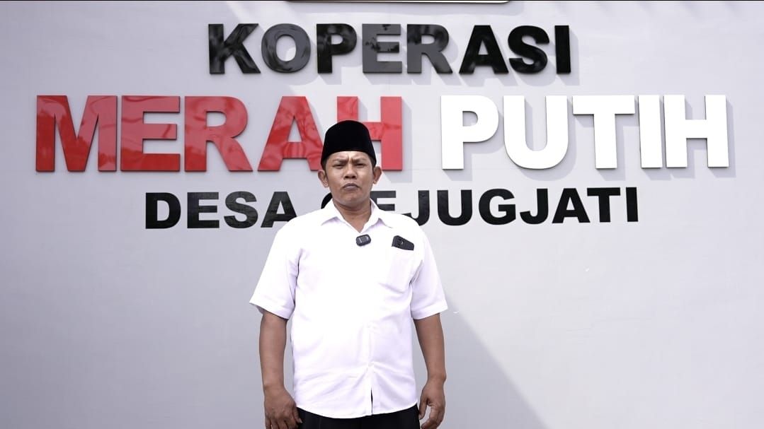 Petani di Desa Gejugjati, Pasuruan kini lebih mudah mendapatkan pupuk bersubsidi. Melalui Koperasi Desa Merah Putih (KDMP), pupuk tersedia lebih dekat dengan harga sesuai ketentuan pemerintah, sehingga membantu petani meningkatkan produktivitas dan mendukung swasembada pangan. <b>(Istimewa)</b>