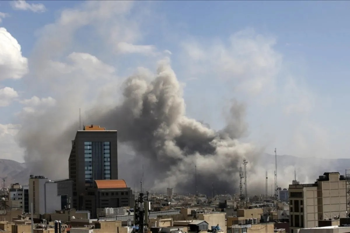 Arsip - Ilustrasi serangan Amerika Serikat dan Israel ke wilayah pemukiman penduduk Iran. /ANTARA/Anadolu/py (Anadolu) (Anadolu) <b>(Antara)</b>