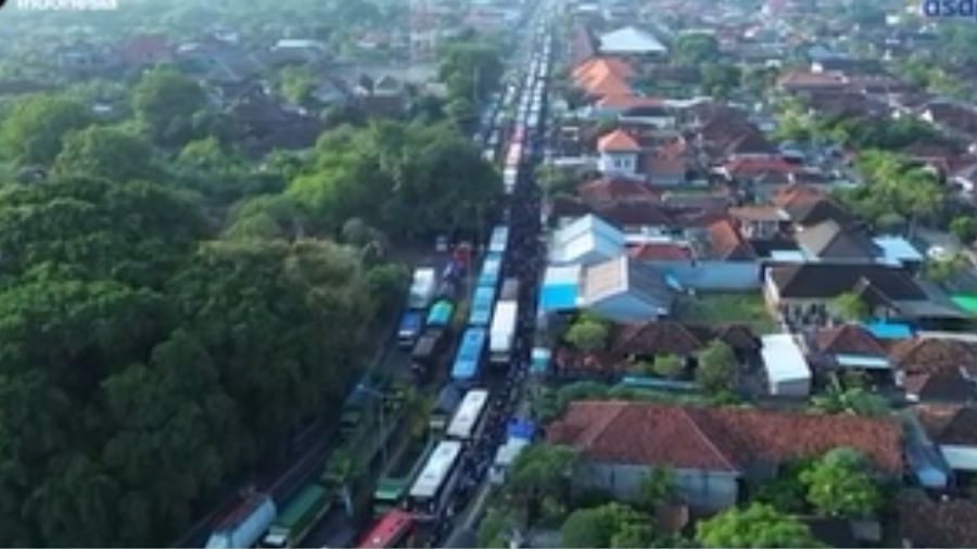 Antrean Kendaraan Arus Mudik di Pelabuhan Gilimanuk <b>(Dok: NTVNews.id)</b>