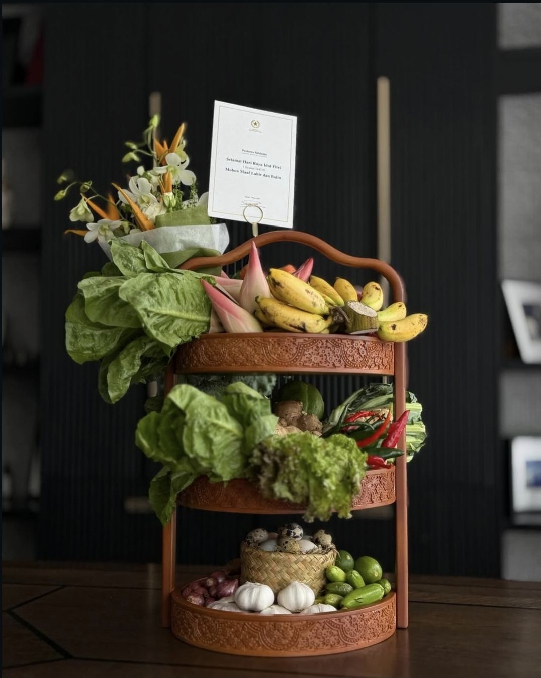 Kreator dan tokoh muda Irfan Wahid atau Ipang Wahid mengungkapkan kekagumannya terhadap hampers Lebaran yang diterimanya dari Presiden Prabowo Subianto. <b>(Istimewa)</b>