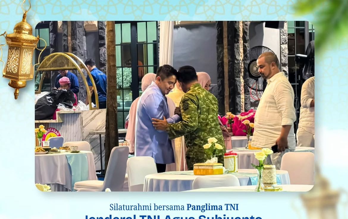 Seskab Teddy Unggah Momen Lebaran Silaturahmi dengan Pramono Anung hingga Panglima TNI <b>(Istimewa)</b>