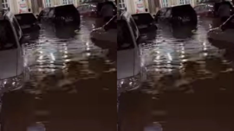 Kendaraan Pemudik Terjebak Banjir di Ketanggungan Brebes <b>(Instagram)</b>