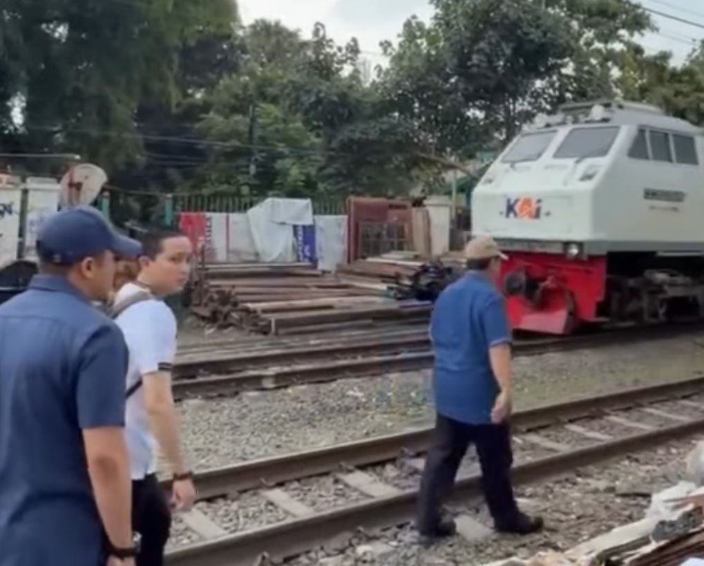 Prabowo Subianto meninjau langsung kawasan permukiman warga di bantaran rel dekat Stasiun Pasar Senen <b>(Istimewq)</b>