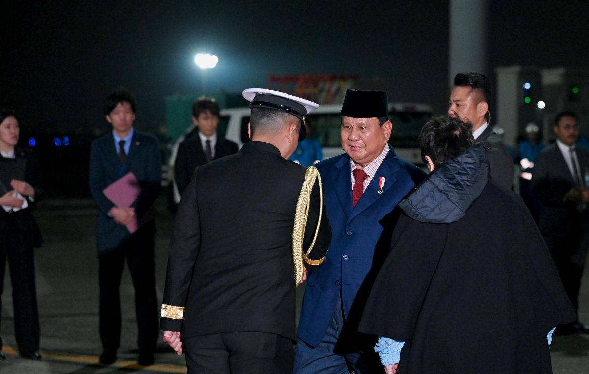 Prabowo Subianto tiba di Bandar Udara Haneda, Tokyo, Jepang untuk melakukan kunjungan resmi perdananya sebagai Presiden Republik Indonesia <b>(Sekretariat Presiden)</b>