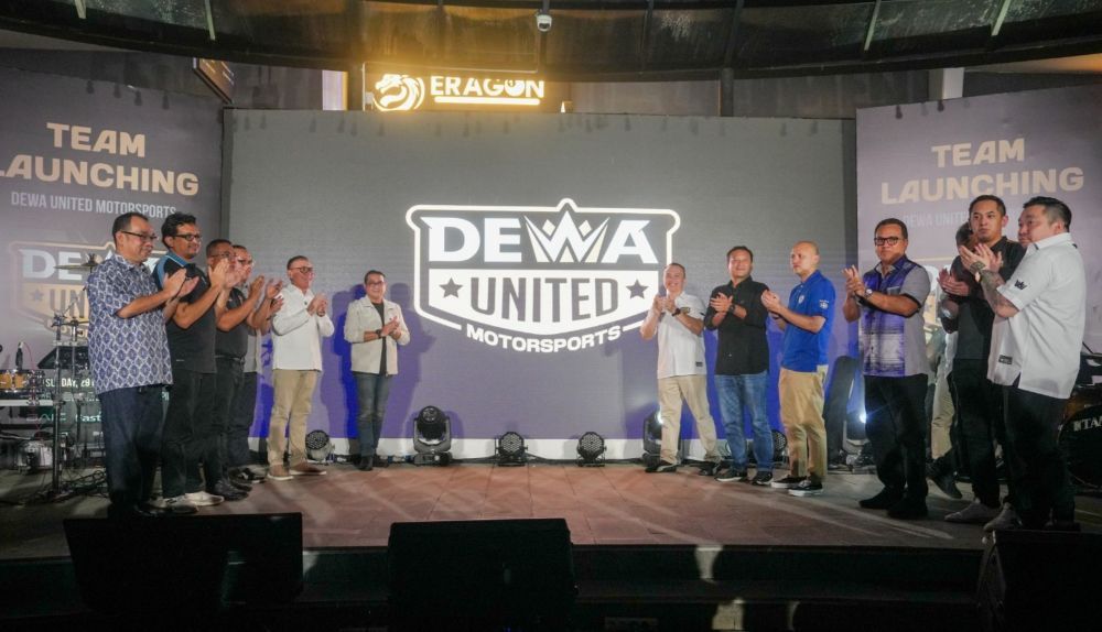 Menteri Ekonomi Kreatif/Kepala Badan Ekonomi Kreatif, Teuku Riefky Harsya, menghadiri peluncuran Tim Dewa United Motorsports musim 2026 di Entertainment District PIK 2, Tangerang, Banten. (Foto: Dok/Istimewa) 