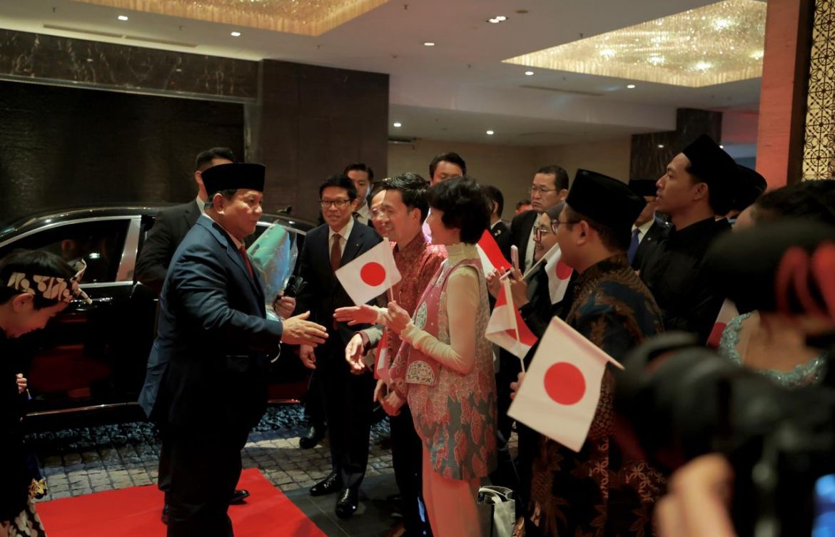 Prabowo Subianto tiba di Bandar Udara Haneda, Tokyo, Jepang untuk melakukan kunjungan resmi perdananya sebagai Presiden Republik Indonesia <b>(Sekretariat Presiden)</b>