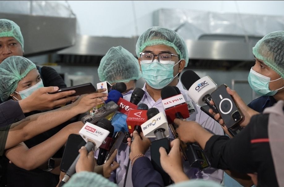 MBG kembali hadir pasca Lebaran, dengan pengawasan keamanan pangan yang lebih ketat demi kualitas terbaik. Di hari pertama, SPPG Harapan Mulia I Kemayoran sukses mendistribusikan 3.298 porsi secara optimal. <b>(Istimewa)</b>