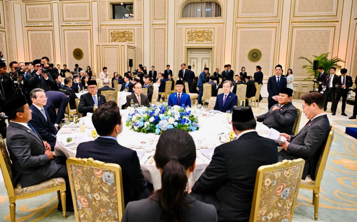 Presiden Republik Korea Lee Jae Myung menyelenggarakan jamuan santap siang kenegaraan sebagai bentuk penghormatan kepada Presiden Republik Indonesia Prabowo Subianto dan delegasi Indonesia di Istana Kepresidenan Republik Korea <b>(Setpres)</b>