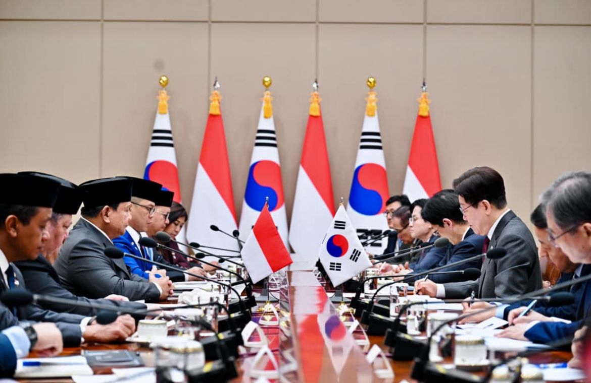 Presiden Republik Indonesia Prabowo Subianto disambut dengan Presiden Republik Korea Lee Jae Myung di Istana Kepresidenan Republik Korea <b>(Setpres)</b>