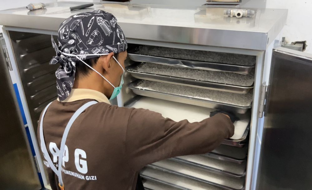 Susanto diterima di dapur MBG di SPPG Pojok, Mojogedang, Karanganyar, Jawa Tengah. (Foto: Dok/Istimewa/Bakom RI) 