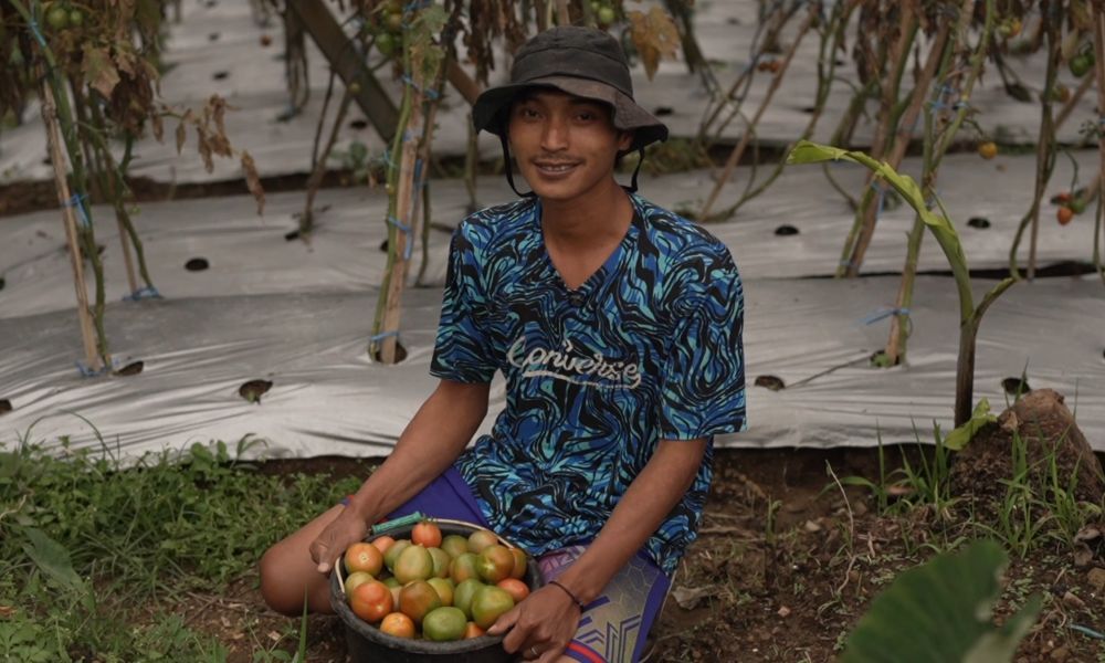 Petani muda asal Dusun Pasah, Desa Senden, Kecamatan Selo, Boyolali, Jawa Tengah, Yusron Soleh (30), merasakan dampak program MBG. (Foto: Dok/Istimewa/Bakom RI) 