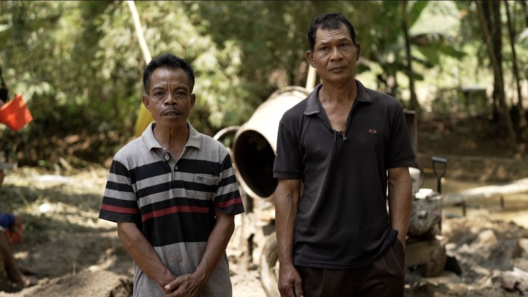 15 tahun menunggu, jembatan sasak bambu di Kelurahan Sambeng, Boyolali kini menjadi jembatan beton kokoh. Warga pun bersyukur, akses anak sekolah dan aktivitas ekonomi kini lancar. &ldquo;Terima kasih Bapak Presiden Prabowo dan TNI atas realisasi Jembatan Beton Merah Putih ini,&rdquo; ujar warga. <b>(Istimewa)</b>