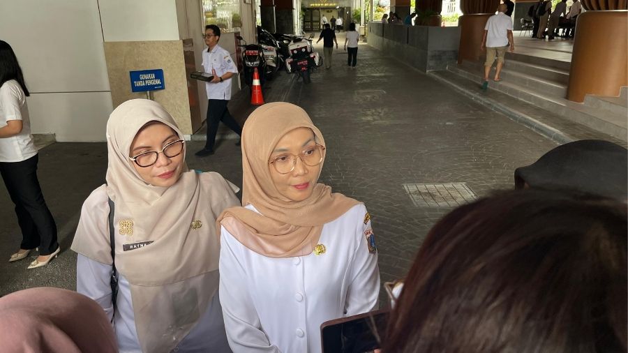 Ani Ruspitawati di halaman Balai Kota DKI, Rabu, 8 April 2026. <b>(NTVNews.id/Adiansyah)</b>