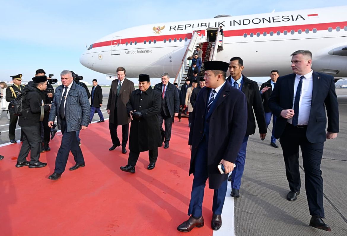 Presiden Republik Indonesia, Prabowo Subianto tiba di Bandara Vnukovo-2 di Moskow, Federasi Rusia <b>(Sekretariar Presiden)</b>