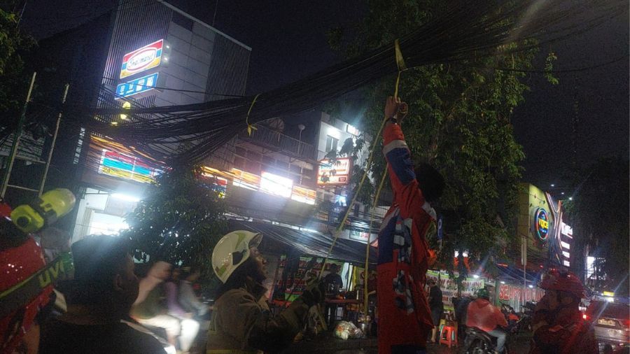 Kabel Menjuntai di jalan kawasan Taman Sari <b>(Ist)</b>