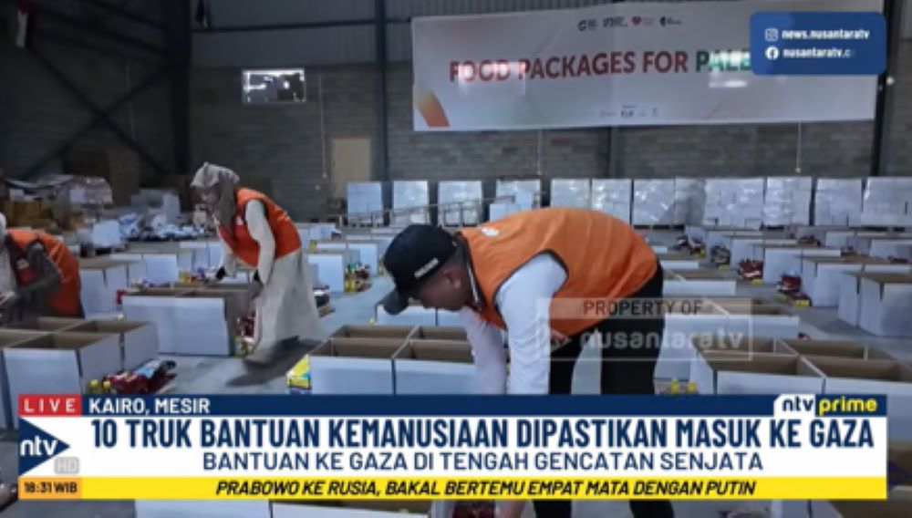 Para relawan kemanusiaan dari Indonesia menyiapkan bantuan untuk warga Gaza