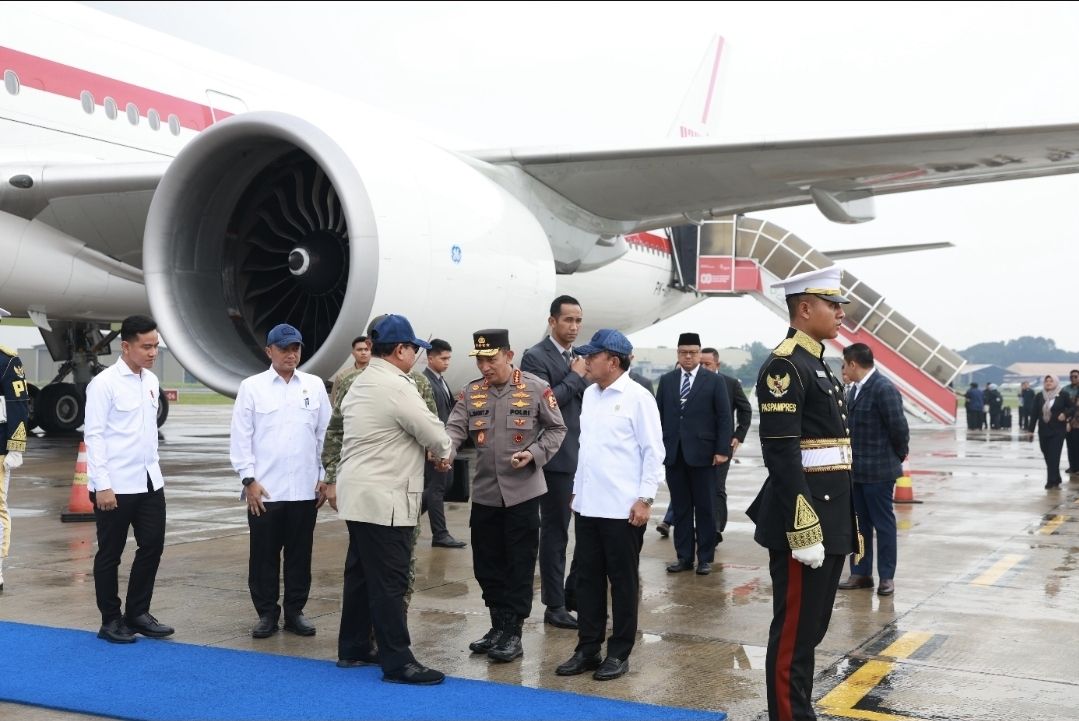 Presiden Prabowo Subianto kembali ke Tanah Air usai lawatan ke Rusia dan Prancis, membawa hasil konkret dari penguatan kerja sama energi, pertahanan, hingga ekonomi strategis. Diplomasi aktif Indonesia terus dibangun untuk masa depan yang lebih kuat di kancah global.  <b>(Bakom)</b>