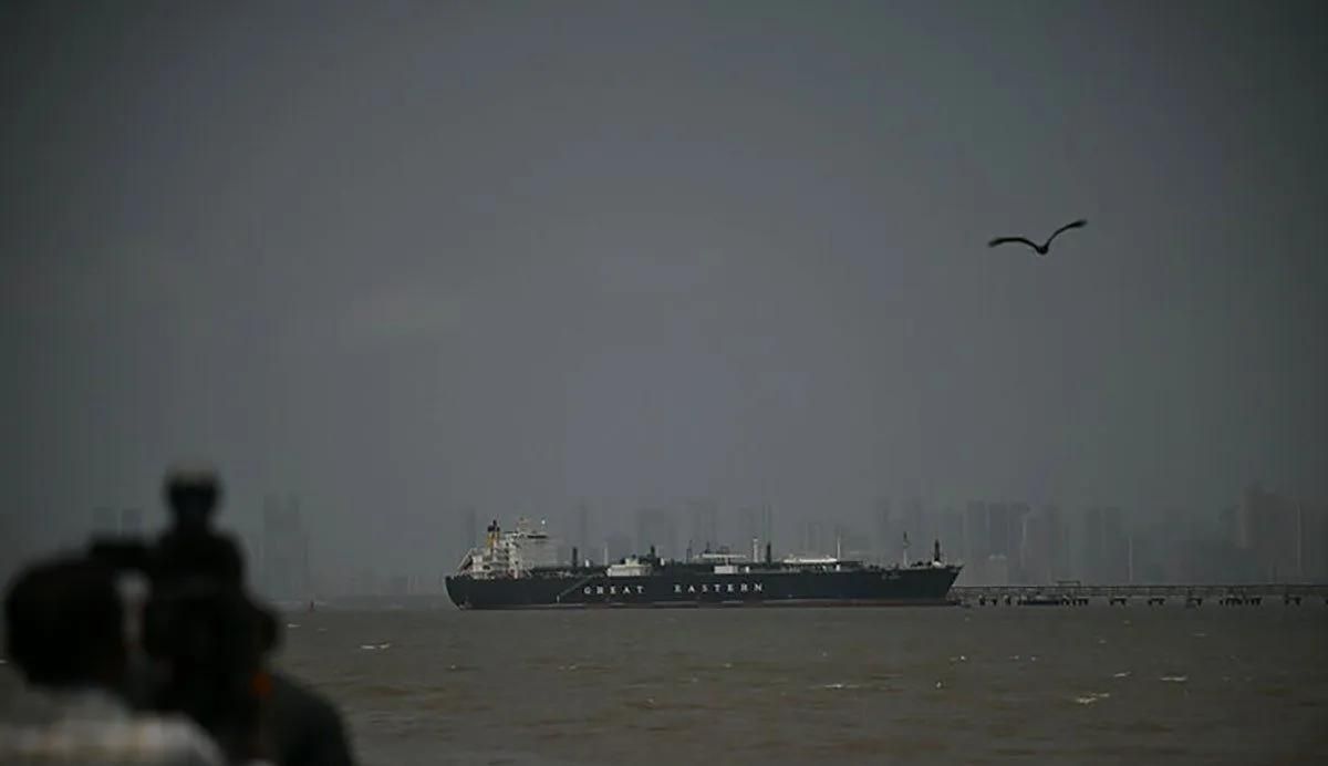 Ilustrasi - Kapal tanker melintas di selat Hormuz, Iran. ANTARA/Anadolu/aa. <b>(Antara)</b>