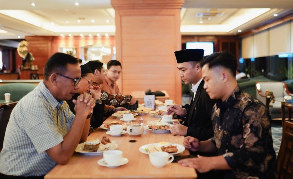 Staf Khusus Menteri Agama RI Bidang Kerukunan dan Pelayanan Agama, Gugun Gumilar, melakukan dialog hangat bersama umat jemaat Paroki Aek Nabara, Kecamatan Bilah Hulu, Kabupaten Labuhanbatu, Sumatera Utara. (Foto: Dok/Istimewa)