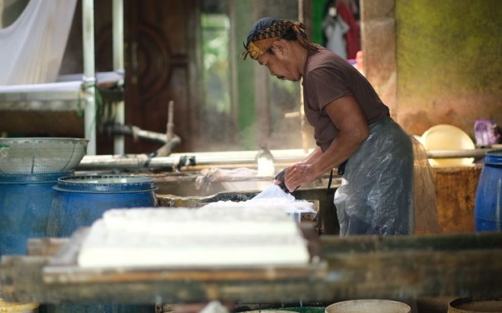 Usaha tahu milik Sukinem bernama "Ngudi Rejeki". (Foto: Dok/Istimewa/Bakom RI) 