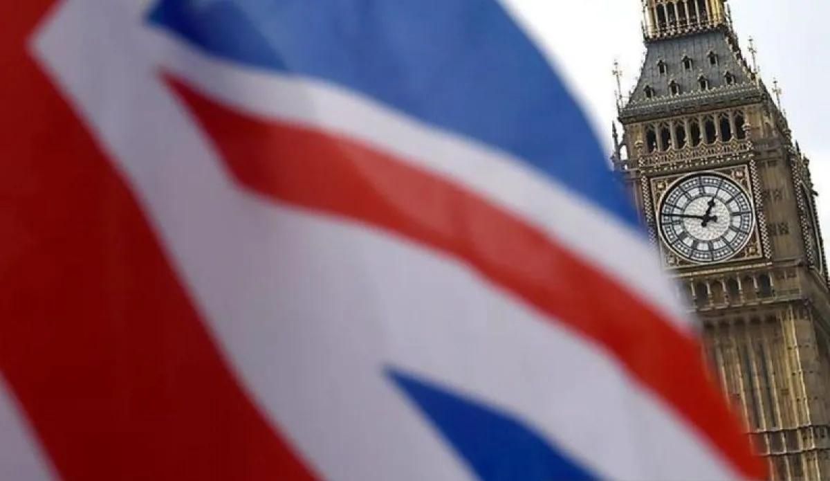 Arsip - Bendera Inggris terlihat dengan latar belakang Big Ben di London. (ANTARA/Anadolu/py.) <b>(Antara)</b>