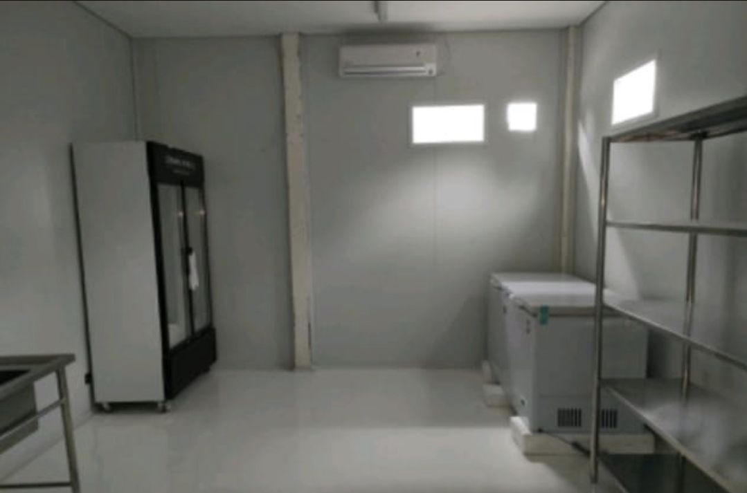 Fasilitas ini menjadi wujud kehadiran negara di wilayah 3T yang bertujuan mencetak generasi cerdas sekaligus menggerakkan ekonomi lokal dengan melibatkan petani, nelayan, dan UMKM setempat. <b>(Bakom)</b>