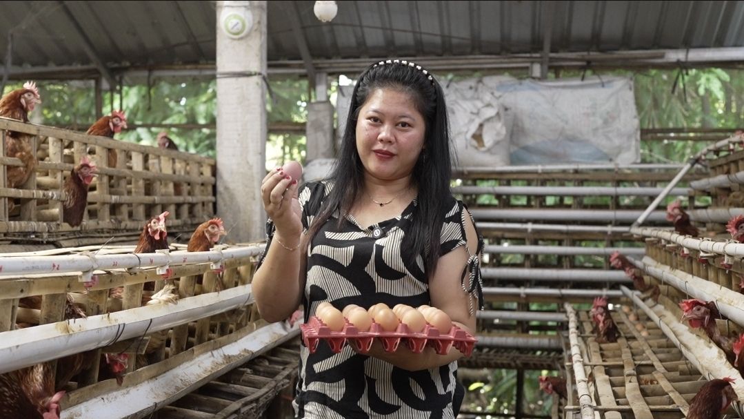 Dulu jualannya terbatas, sekarang punya pasar yang lebih pasti. Produksi jalan, pemasukan berputar, dan harapan ikut tumbuh. <b>(Bakom)</b>