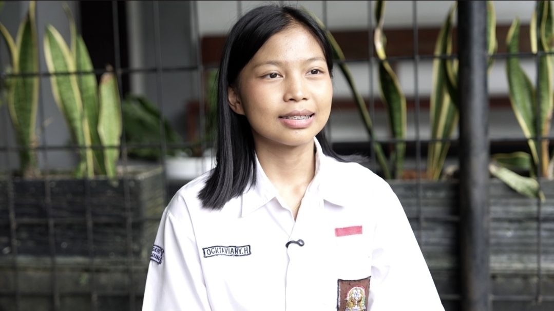 Salah satu siswi, Oktaviani Hermawan, mengungkapkan bahwa momen ini telah lama dinantikan oleh para siswa. <b>(Bakom)</b>