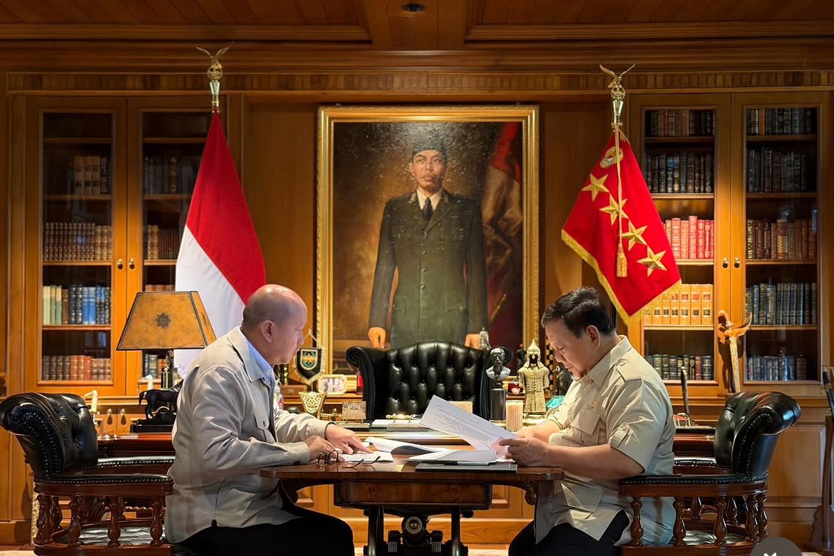 Presiden RI Prabowo Subianto menggelar pertemuan dengan Menteri Investasi dan Hilirisasi yang juga CEO Danantara, Rosan Roeslani, di kediamannya di kawasan Hambalang, Bogor, Jawa Barat <b>(Istimewa)</b>