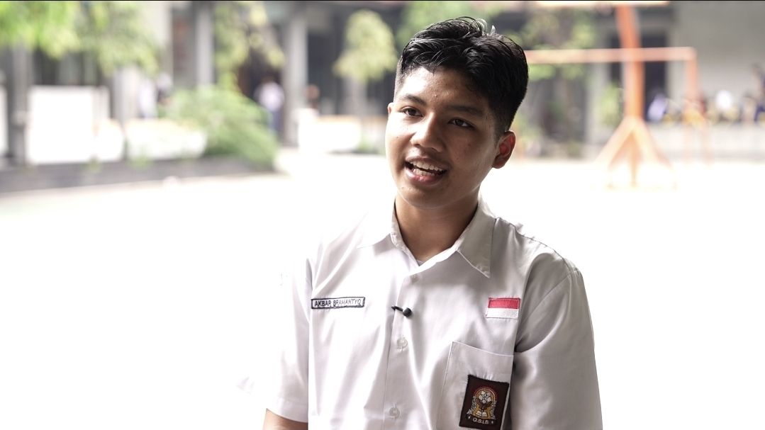 Program Makan Bergizi Gratis (MBG) membawa keceriaan bagi siswa SMAN 1 Kota Tangerang, seperti yang dirasakan Akbar Brahmantio pada Jumat, 24 April 2026.  <b>(Bakom)</b>