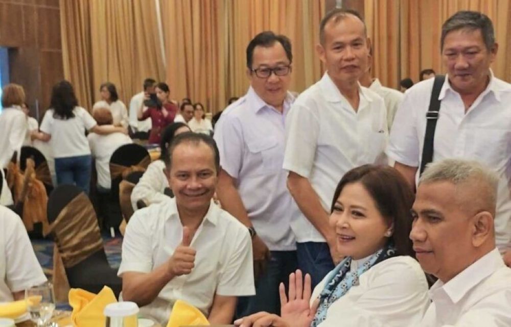 Letjen TNI Richard Taruli Horja Tampubolon foto bersama alumni SMA Xaverius 2. (Foto: Dok/Istimewa/SumselTime)