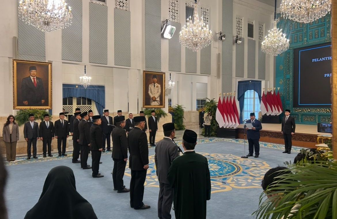 Presiden Prabowo Subianto resmi melantik sejumlah pejabat baru di lingkungan Istana Negara dalam sebuah upacara kenegaraan yang digelar pada Senin, 27 April 2026 <b>(NTVnews)</b>
