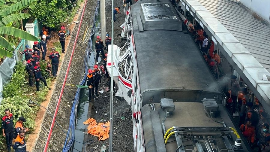 Kecelakaan Kereta di Stasiun Bekasi Timur <b>(Ntvnews.id/Adiansyah)</b>