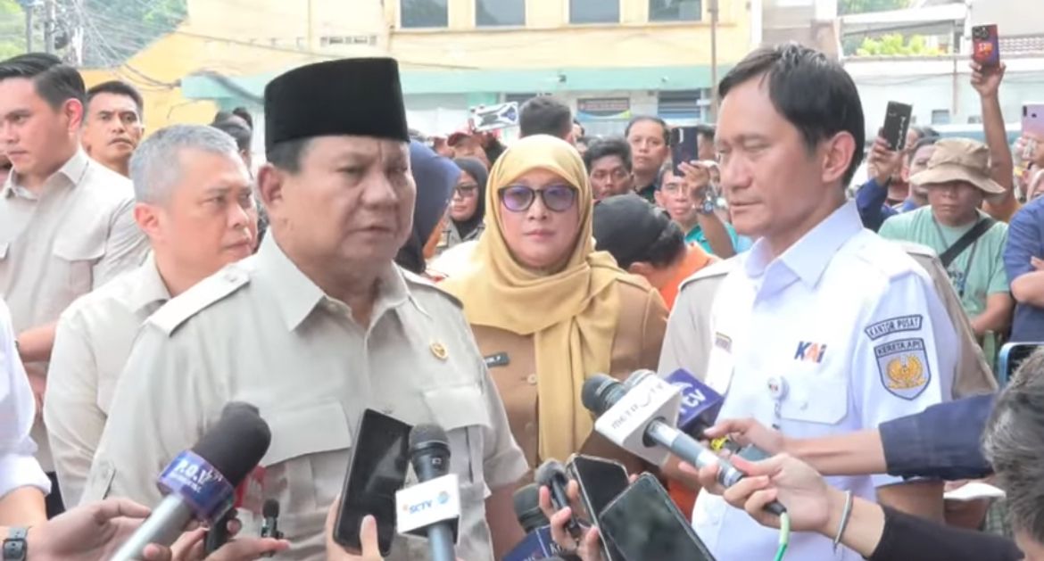Prabowo Subianto Jengung Korban Kecelakaan Kereta di RSUD Bekasi <b>(Istimewa)</b>
