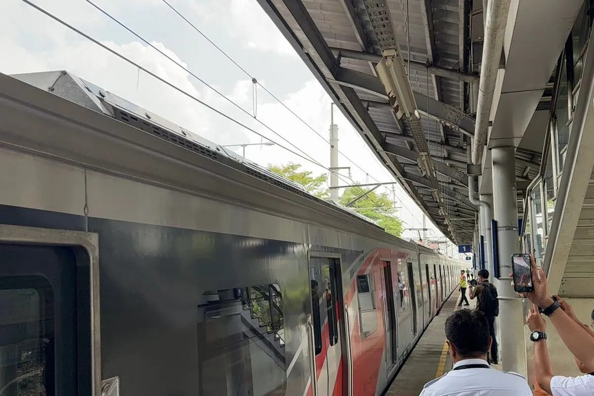 PT KAI kenyatakan uji coba KRL Bekasi&ndash;Cikarang berjlaan lancar, pemulihan dilakukan bertahap. ANTARA/HO-KAI <b>(Antara)</b>