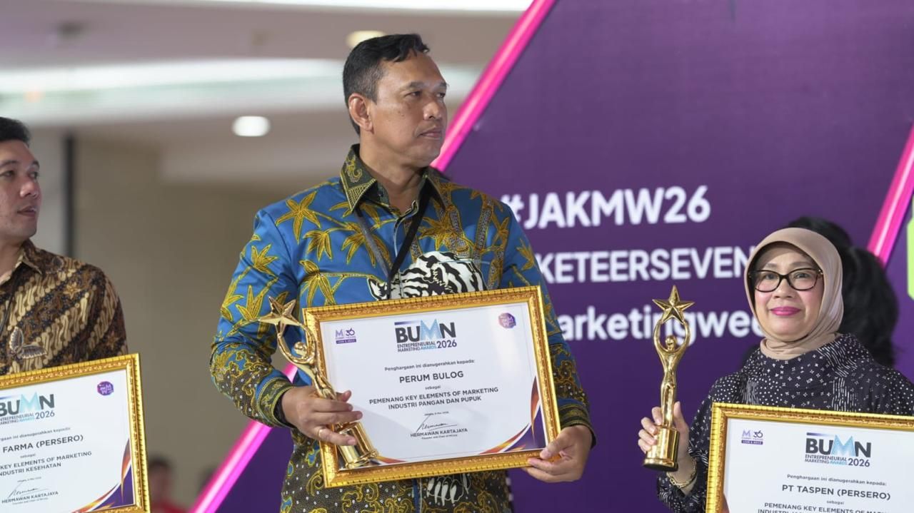 Perum BULOG sukses meraih penghargaan BUMN Entrepreneurial Marketing Awards (BEMA) 2026 dalam kategori Key Elements of Marketing Sektor Industri Pangan dan Pupuk di ajang Jakarta Marketing Week 2026! <b>(Istimewa)</b>