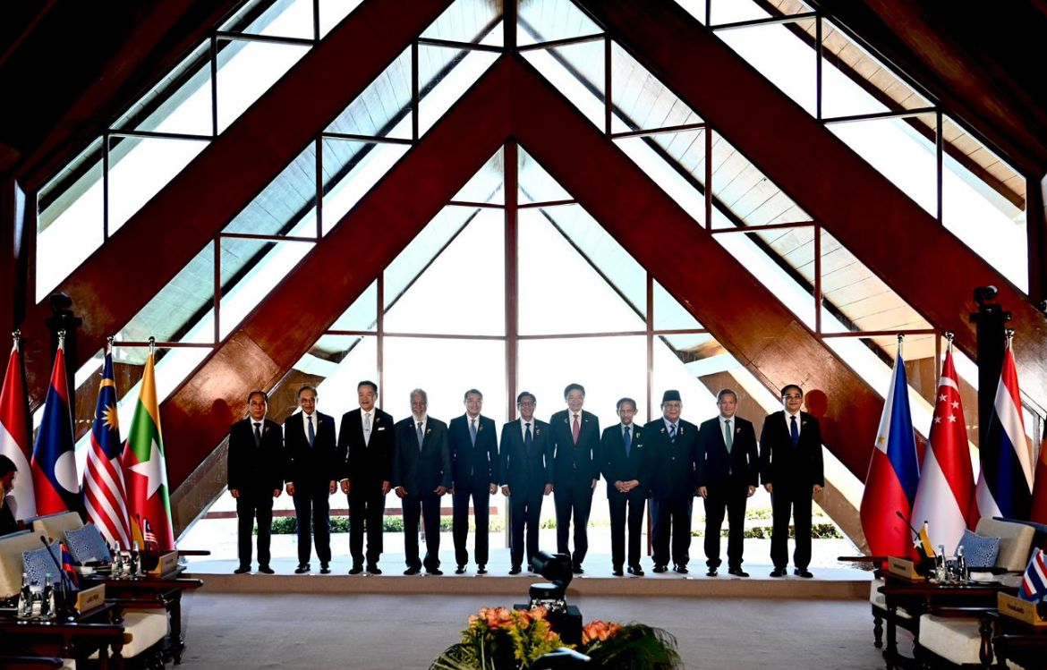 Presiden Republik Indonesia Prabowo Subianto menghadiri sesi Retreat dalam rangka Konferensi Tingkat Tinggi (KTT) ke-48 ASEAN <b>(Sekretariat Presiden)</b>