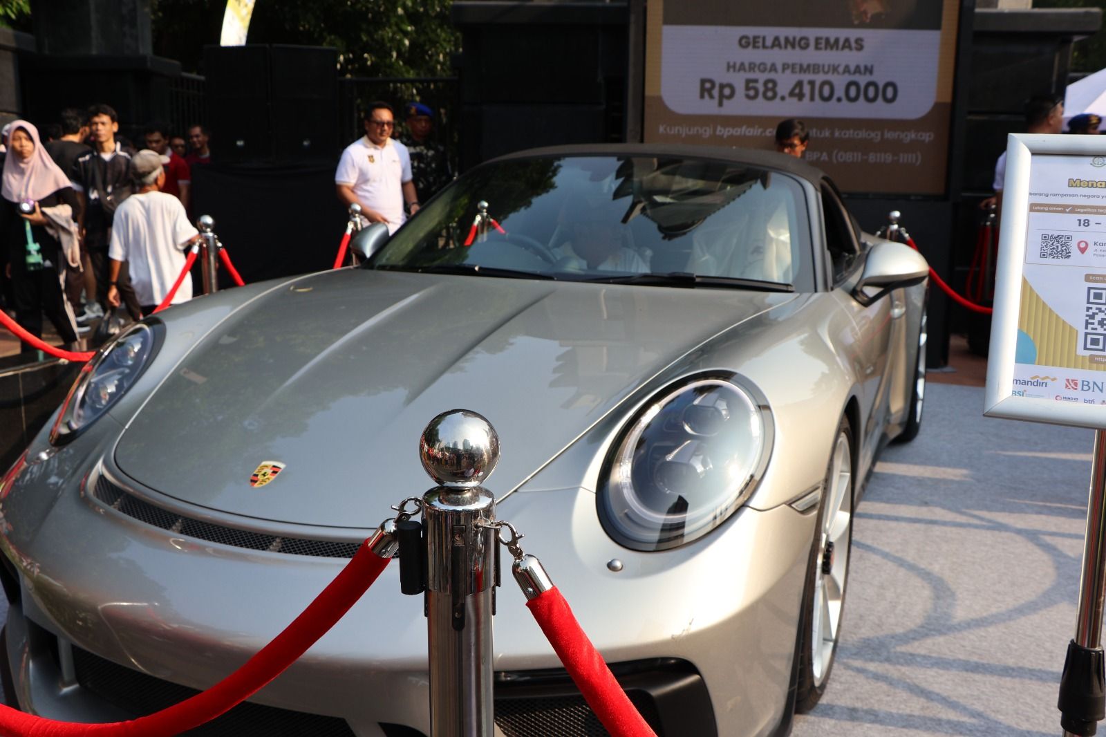 Mobil Porsche sitaan Kejagung. 