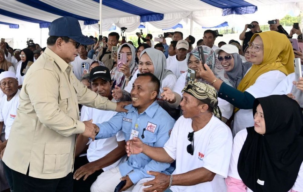Presiden Prabowo Subianto saat meninjau meninjau Kampung Nelayan Merah Putih (KNMP) Leato Selatan di Kecamatan Dumbo Raya, Kota Gorontalo, Sabtu (9/5/2026). (Foto: BPMI Setpres) 