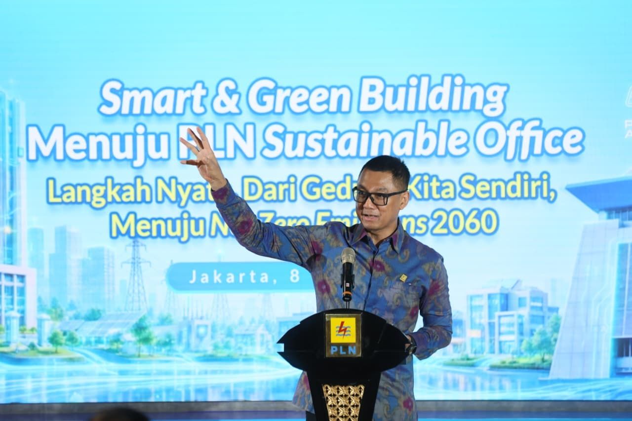 Direktur Utama PLN, Darmawan Prasodjo saat memberikan sambutan pada peluncuran program Smart and Green Building di kantor pusat PLN, Jumat (8/5). Ia menyampaikan bahwa perkembangan teknologi membuat pengelolaan energi di gedung semakin terintegrasi dan otomatis. <b>(Bakom)</b>