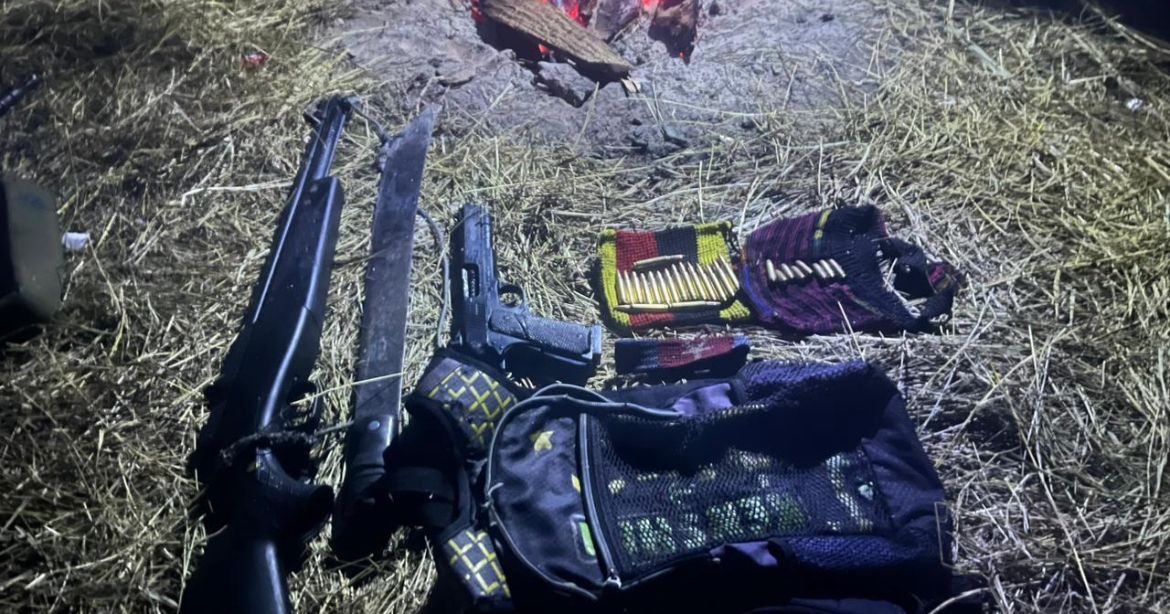 Tim Patroli Pengintaian Koops TNI Habema Berhasil Mengamankan Senjata Api Campuran di Distrik Wame <b>(PUSPEN TNI)</b>